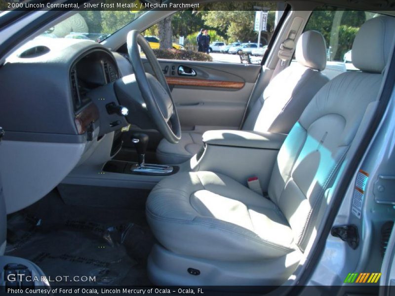 Silver Frost Metallic / Medium Parchment 2000 Lincoln Continental