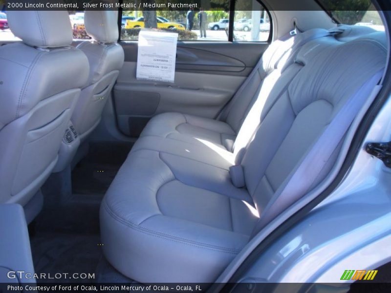 Silver Frost Metallic / Medium Parchment 2000 Lincoln Continental