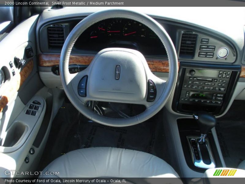 Silver Frost Metallic / Medium Parchment 2000 Lincoln Continental