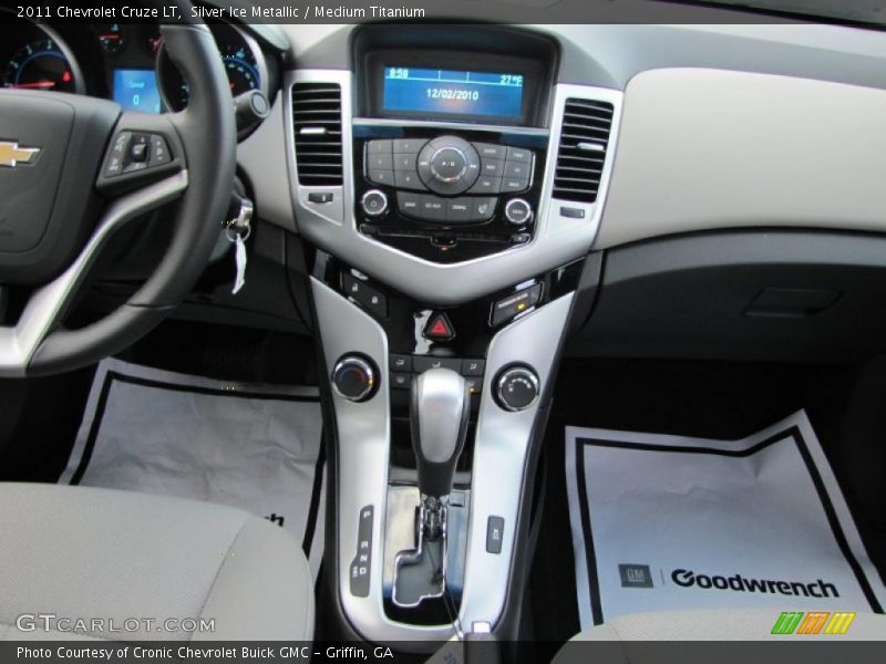 Silver Ice Metallic / Medium Titanium 2011 Chevrolet Cruze LT