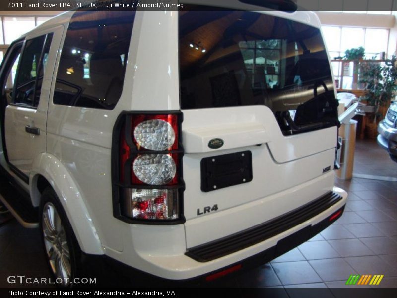 Fuji White / Almond/Nutmeg 2011 Land Rover LR4 HSE LUX