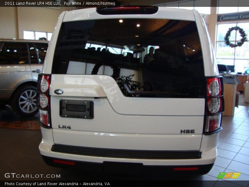 Fuji White / Almond/Nutmeg 2011 Land Rover LR4 HSE LUX