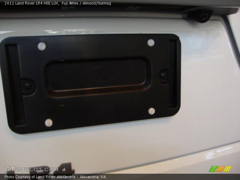 Fuji White / Almond/Nutmeg 2011 Land Rover LR4 HSE LUX