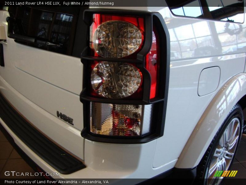 Fuji White / Almond/Nutmeg 2011 Land Rover LR4 HSE LUX
