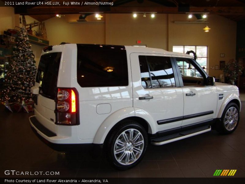 Fuji White / Almond/Nutmeg 2011 Land Rover LR4 HSE LUX
