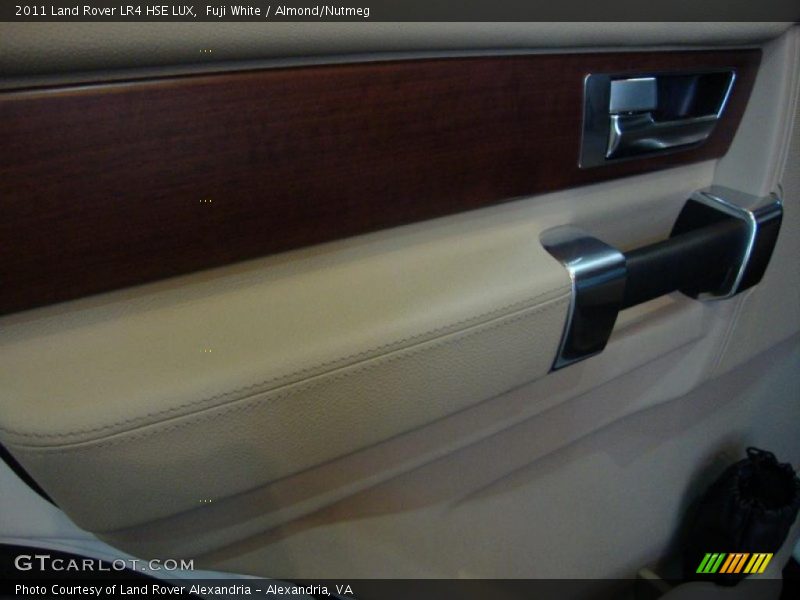 Fuji White / Almond/Nutmeg 2011 Land Rover LR4 HSE LUX