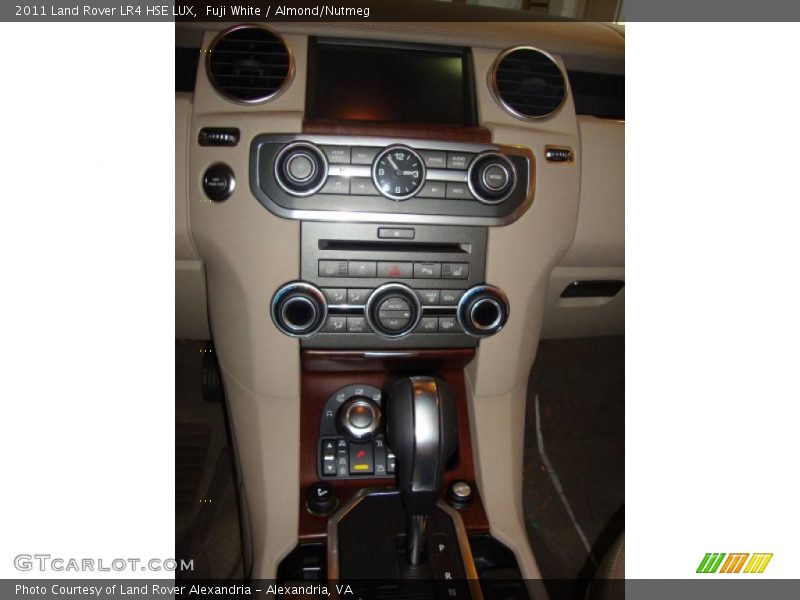 Fuji White / Almond/Nutmeg 2011 Land Rover LR4 HSE LUX