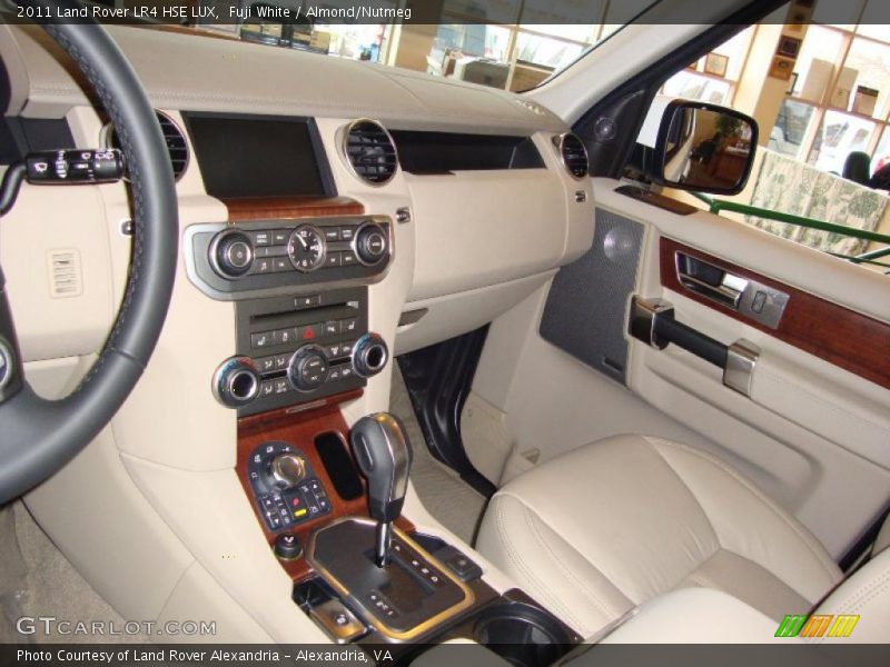 Fuji White / Almond/Nutmeg 2011 Land Rover LR4 HSE LUX