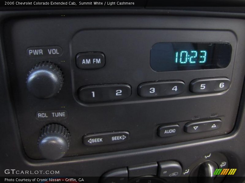 Controls of 2006 Colorado Extended Cab