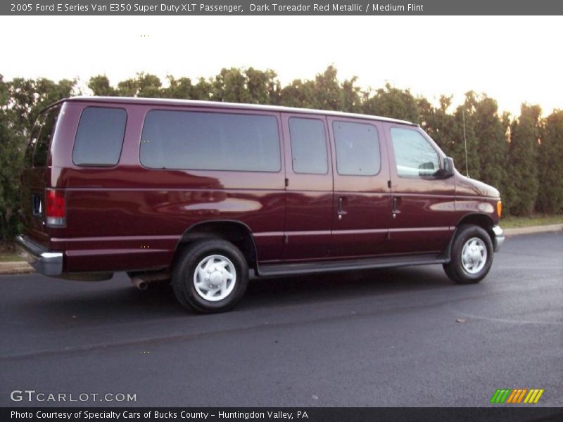 Dark Toreador Red Metallic / Medium Flint 2005 Ford E Series Van E350 Super Duty XLT Passenger