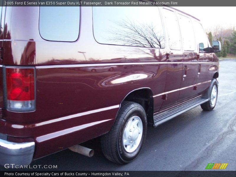 Dark Toreador Red Metallic / Medium Flint 2005 Ford E Series Van E350 Super Duty XLT Passenger
