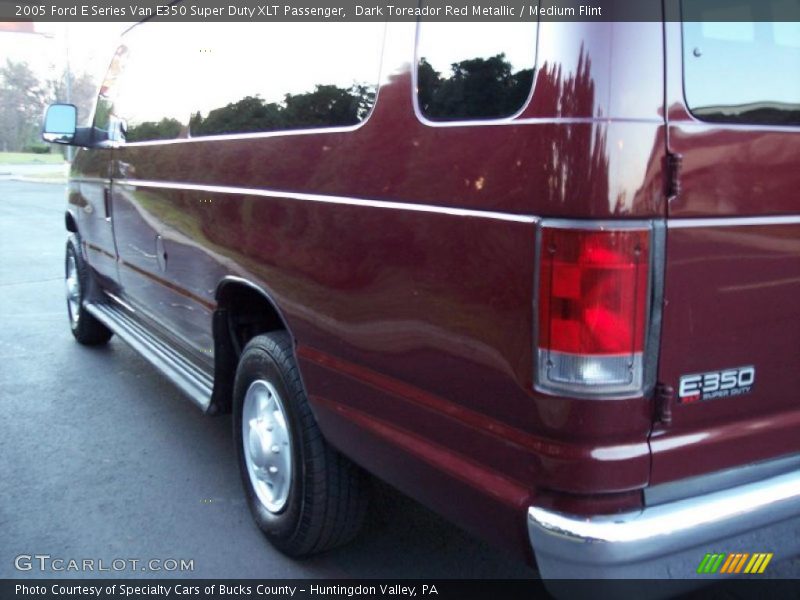 Dark Toreador Red Metallic / Medium Flint 2005 Ford E Series Van E350 Super Duty XLT Passenger