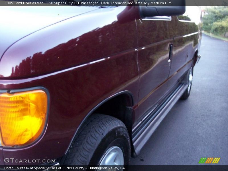 Dark Toreador Red Metallic / Medium Flint 2005 Ford E Series Van E350 Super Duty XLT Passenger