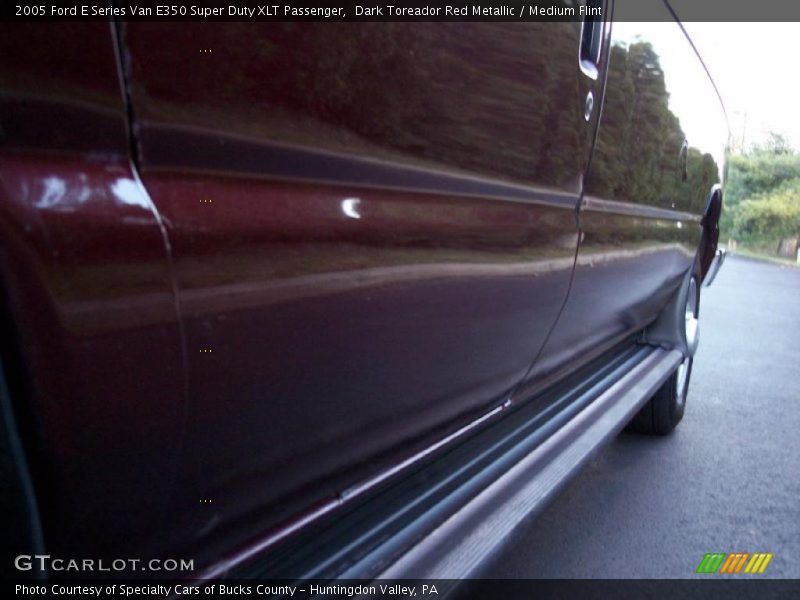 Dark Toreador Red Metallic / Medium Flint 2005 Ford E Series Van E350 Super Duty XLT Passenger
