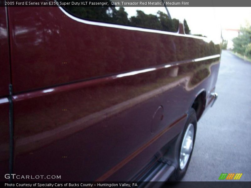 Dark Toreador Red Metallic / Medium Flint 2005 Ford E Series Van E350 Super Duty XLT Passenger