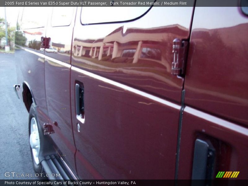Dark Toreador Red Metallic / Medium Flint 2005 Ford E Series Van E350 Super Duty XLT Passenger