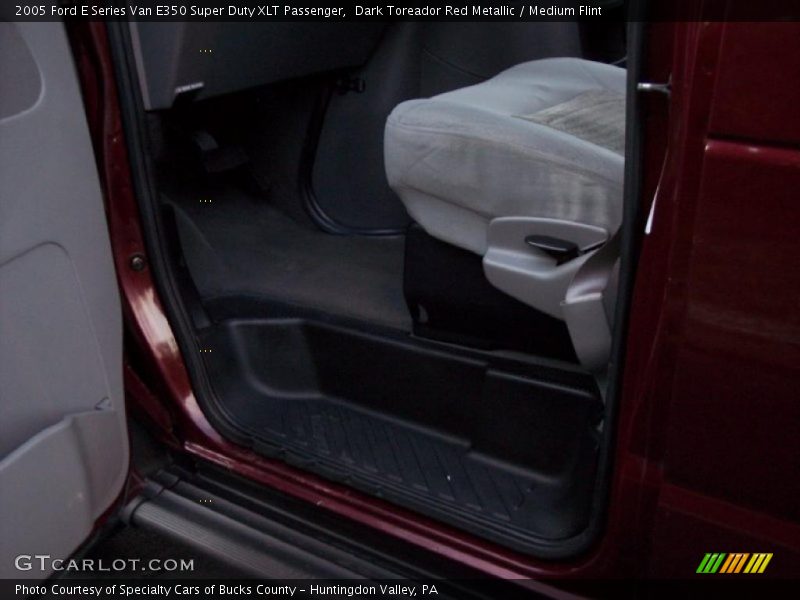 Dark Toreador Red Metallic / Medium Flint 2005 Ford E Series Van E350 Super Duty XLT Passenger