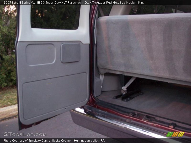 Dark Toreador Red Metallic / Medium Flint 2005 Ford E Series Van E350 Super Duty XLT Passenger