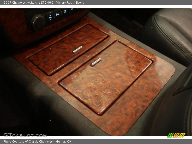 Victory Red / Ebony 2007 Chevrolet Avalanche LTZ 4WD