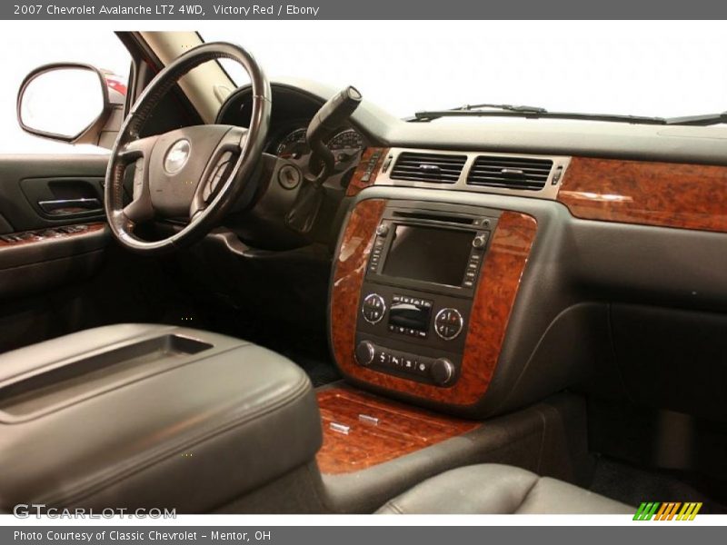 Victory Red / Ebony 2007 Chevrolet Avalanche LTZ 4WD