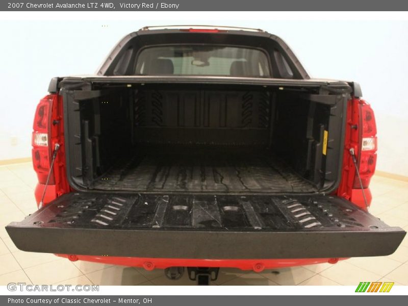 Victory Red / Ebony 2007 Chevrolet Avalanche LTZ 4WD