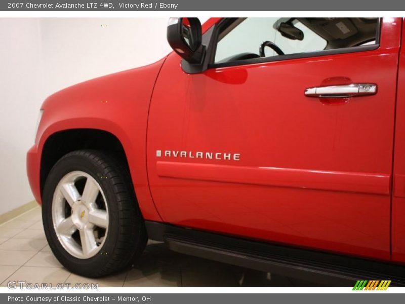 Victory Red / Ebony 2007 Chevrolet Avalanche LTZ 4WD