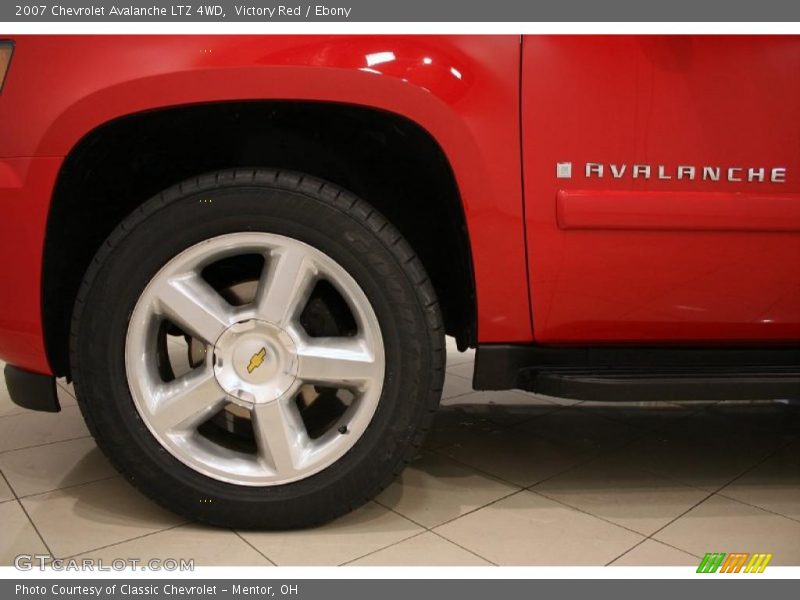 Victory Red / Ebony 2007 Chevrolet Avalanche LTZ 4WD