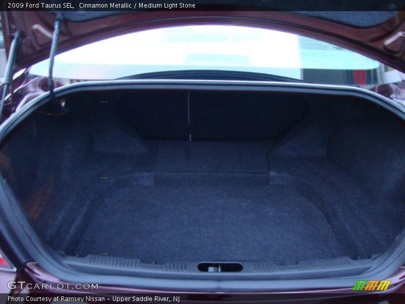  2009 Taurus SEL Trunk