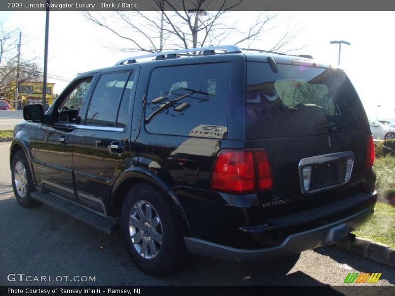 Black / Black 2003 Lincoln Navigator Luxury