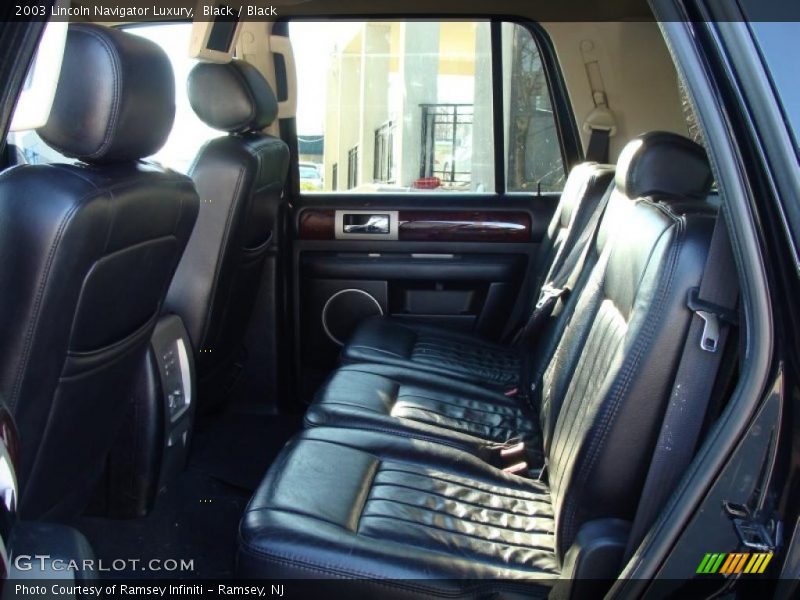 Black / Black 2003 Lincoln Navigator Luxury