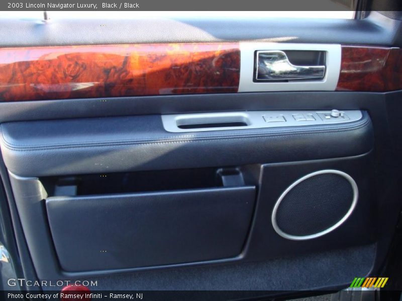 Black / Black 2003 Lincoln Navigator Luxury