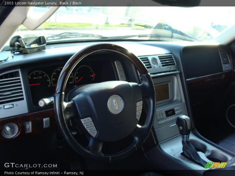 Black / Black 2003 Lincoln Navigator Luxury