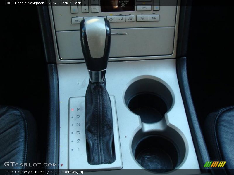 Black / Black 2003 Lincoln Navigator Luxury