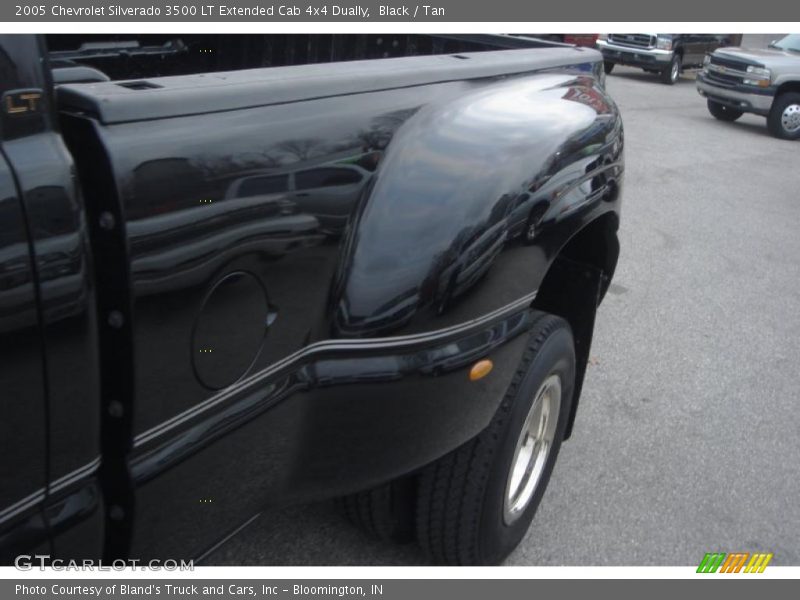 Black / Tan 2005 Chevrolet Silverado 3500 LT Extended Cab 4x4 Dually