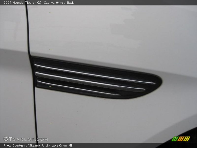 Captiva White / Black 2007 Hyundai Tiburon GS