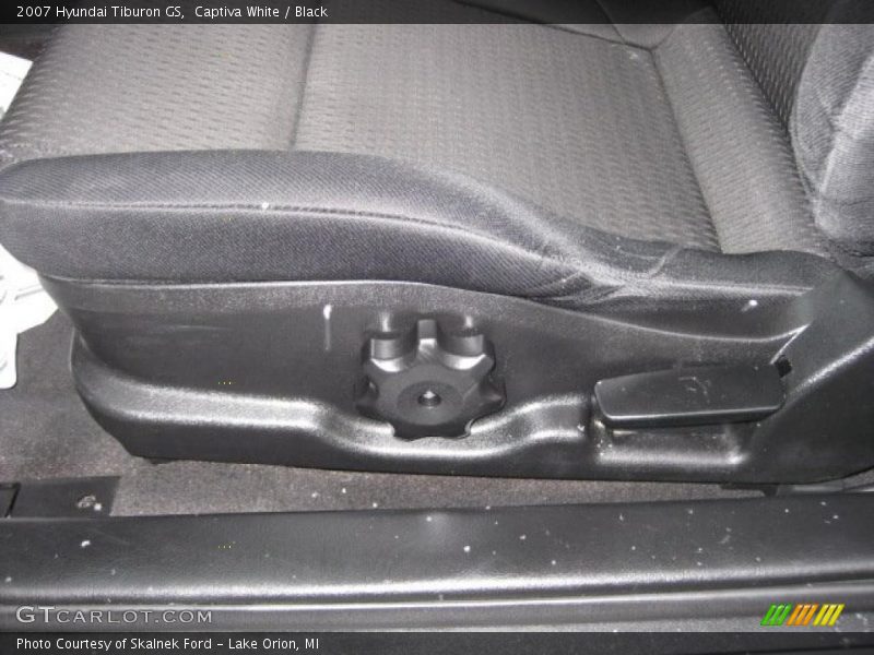 Captiva White / Black 2007 Hyundai Tiburon GS