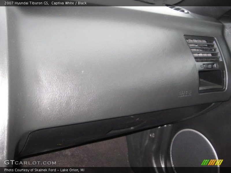 Captiva White / Black 2007 Hyundai Tiburon GS