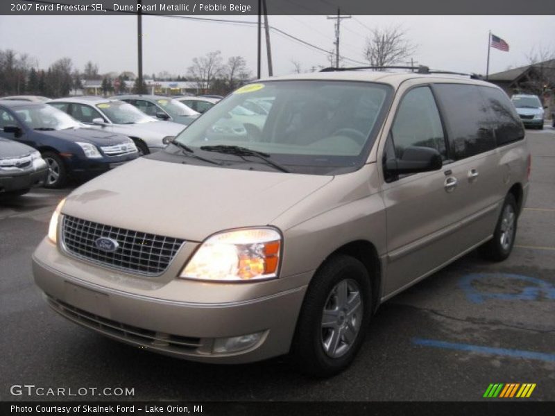 Front 3/4 View of 2007 Freestar SEL