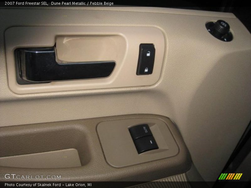 Dune Pearl Metallic / Pebble Beige 2007 Ford Freestar SEL