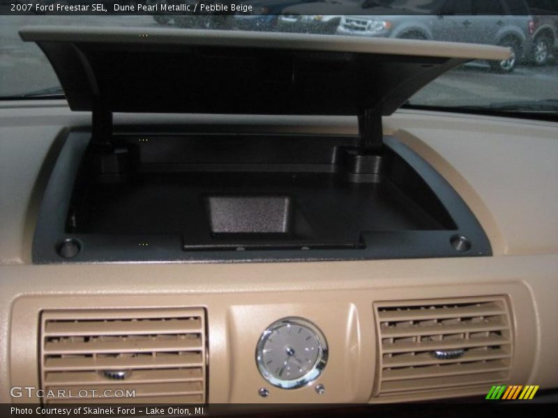 Dune Pearl Metallic / Pebble Beige 2007 Ford Freestar SEL