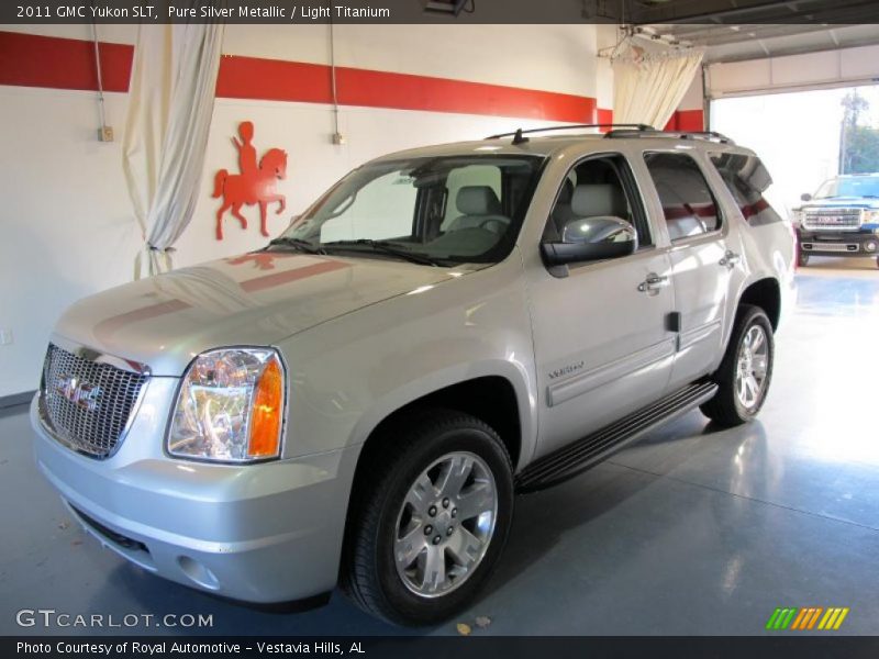 Pure Silver Metallic / Light Titanium 2011 GMC Yukon SLT