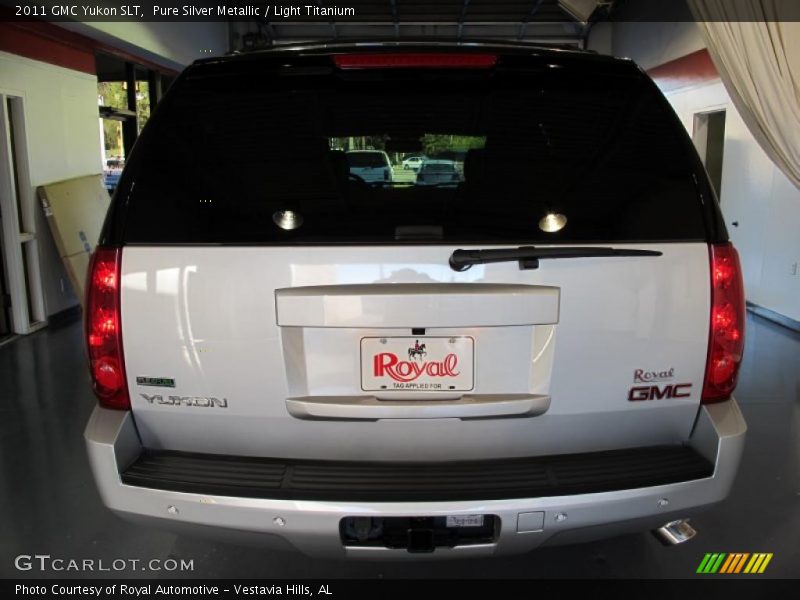 Pure Silver Metallic / Light Titanium 2011 GMC Yukon SLT