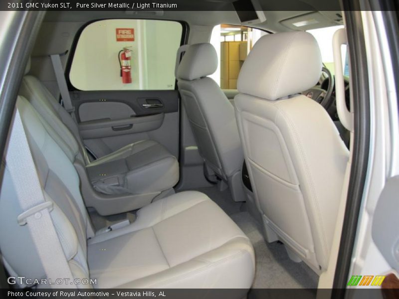 Pure Silver Metallic / Light Titanium 2011 GMC Yukon SLT