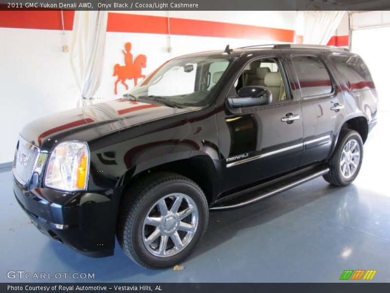Onyx Black / Cocoa/Light Cashmere 2011 GMC Yukon Denali AWD