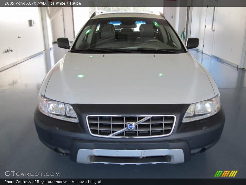 Ice White / Taupe 2005 Volvo XC70 AWD