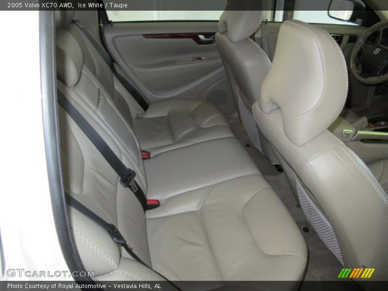 Ice White / Taupe 2005 Volvo XC70 AWD