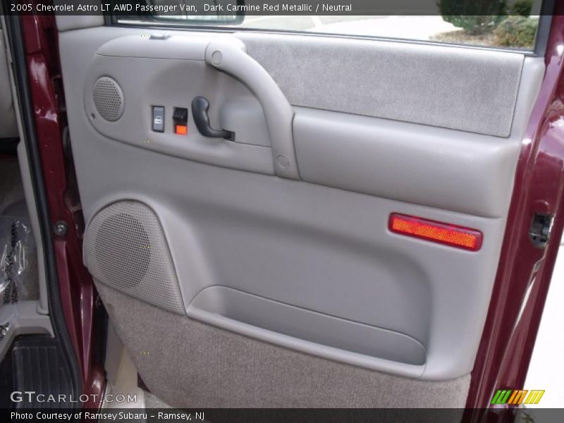 Door Panel of 2005 Astro LT AWD Passenger Van