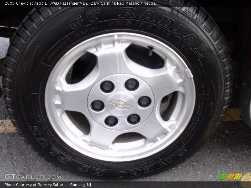  2005 Astro LT AWD Passenger Van Wheel