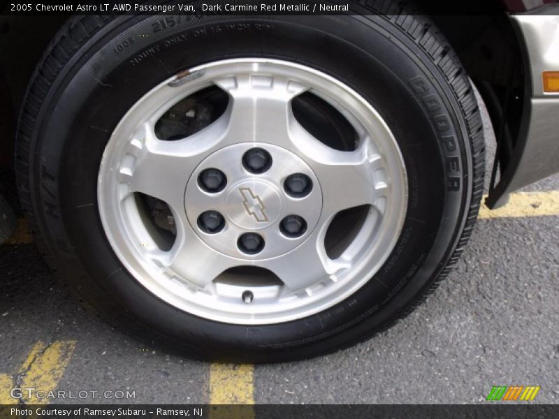  2005 Astro LT AWD Passenger Van Wheel
