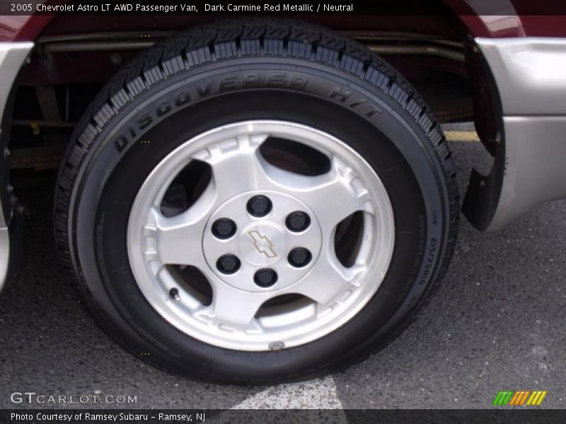  2005 Astro LT AWD Passenger Van Wheel